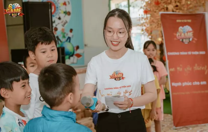 Chương trình từ thiện 68 game bài - Hành trình kết nối yêu thương 2 Chương trình từ thiện tặng quần áo, sách vở cho trẻ em mồ côi