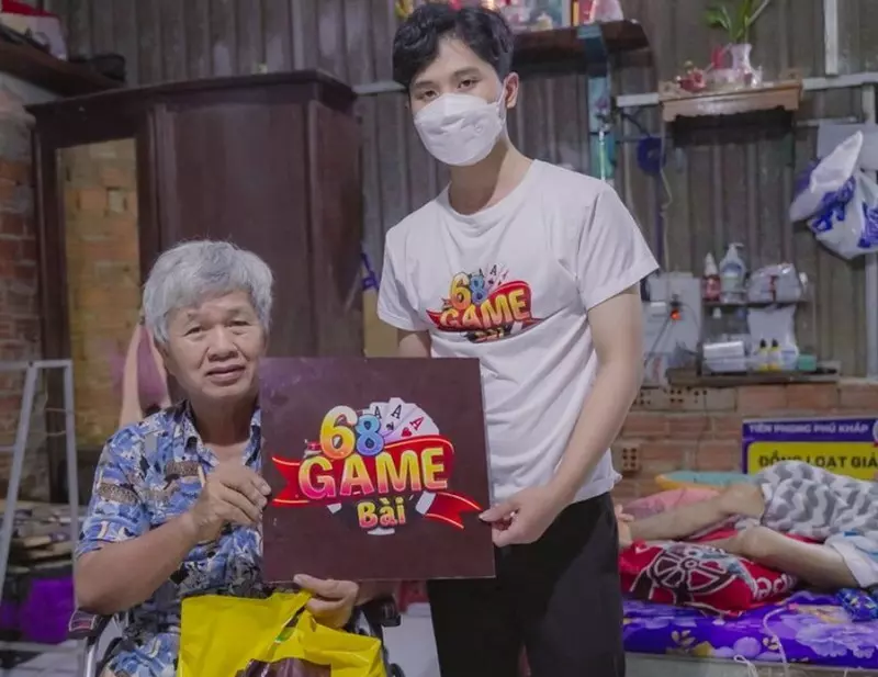 Chương trình từ thiện 68 game bài - Hành trình kết nối yêu thương 4 Trò chuyện, tặng quà cho người cao tuổi neo đơn